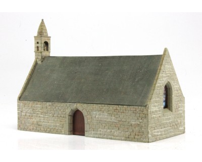 Pequeña capilla bretona a escala HO de piedra y tejado de pizarra  