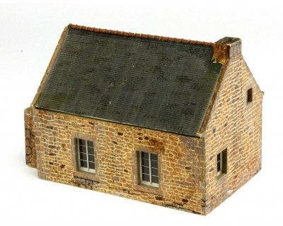 Small Breton stone house on HO scale